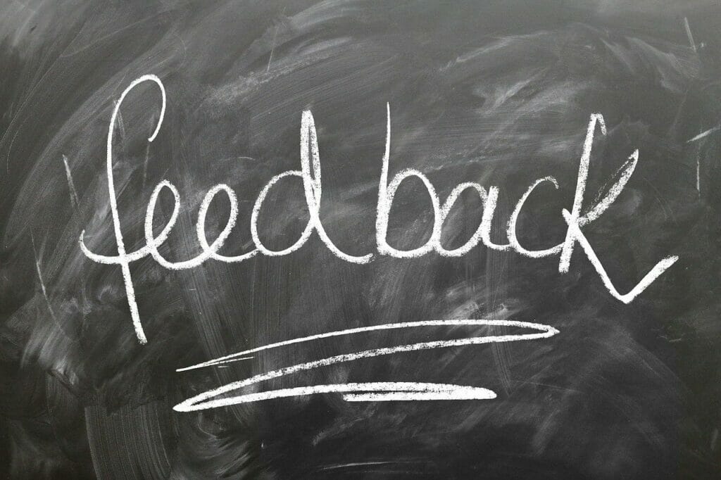 The word 'feedback' written on a blackboard.