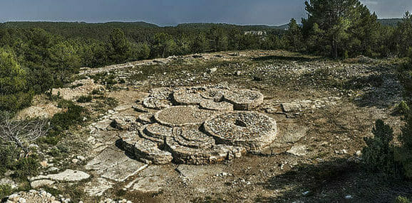 Complejo monumental ibérico en Zucaina (España) organizado en forma de círculos donde se realizaban prácticas rituales espirituales - Símil de sociocracia y espiritualidad