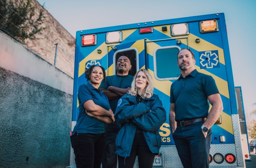 People behind an ambulance in the USA - Example for sociocracy for all
